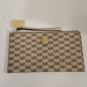 Michael Kors wristlet NWT